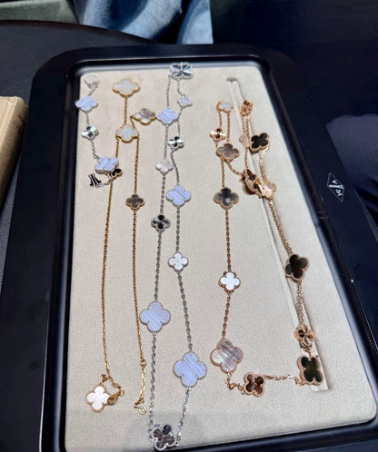 [Regalia jewelry]CLOVER 16 MOTIF GREY MOP GOLD NECKLACE