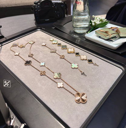 [Regalia jewelry]CLOVER 16 MOTIF GREY MOP GOLD NECKLACE