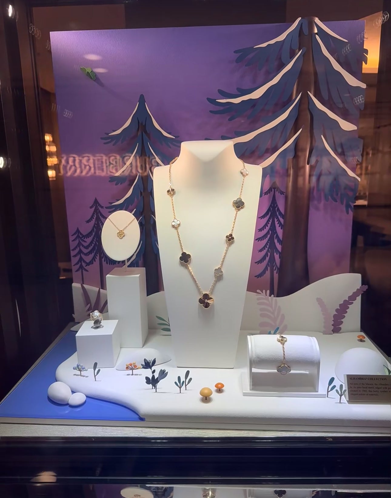 [Regalia jewelry]CLOVER 16 MOTIF GREY MOP GOLD NECKLACE